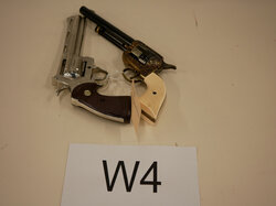  Nr._W04_zwei_Deko-Revolver__10_Euro.JPG