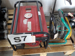  Nr._S07_1_Notstromaggregat_Powertech_u_Kabeltrommel_Macc_Mindestgebot_50_Euro.JPG