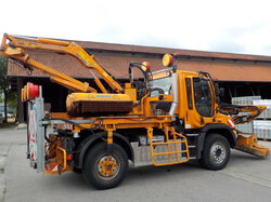  Nr._04_4_Unimog_U530_mit_Anbaugeräten_Mindestgebot_58.500_Euro.JPG