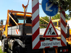  Nr._80_3_Unimog_U_530_Mindestgebot_25000_Euro.JPG