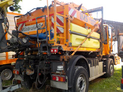 Nr._81_07_Unimog_U_530_mit_Mähgerät_Mulag_MKM_700_u_Schneepflug_Beilhack_u_Streuer_Küpper_Weisser_Mindestgebot_38000_Euro.JPG