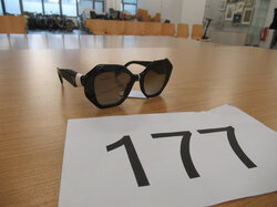 Nr._177_1_Sonnenbrille_Prada_Mindestgebot_100_Euro_01.JPG