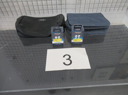  Nr._003_Kopfhörer_Set__mit_zwei_Taschen_Mindestgebot_5_Euro_01.JPG
