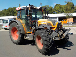  Nr._22_03_Traktor_Fendt_210_Vario_Mindestgebot_35.000_Euro.JPG