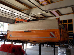Nr._27_13_LKW_MAN_TGS_18.360_4x4_BL_mit_Ladekran_u_Kipperbrücke_u_Kombistreuer_IMS_Küpper_Weisser_Mindestgebot_25.000_Euro.JPG