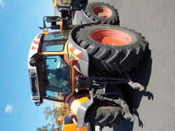  Nr._22_06_Traktor_Fendt_210_Vario_Mindestgebot_35.000_Euro.JPG