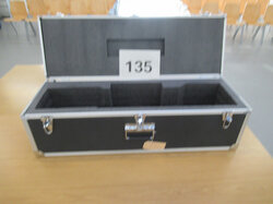 Nr._135_Koffer_abschließbar_neuwertig___Mindestgebot_20_Euro.JPG