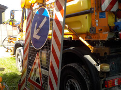 Nr._81_02_Unimog_U_530_mit_Mähgerät_Mulag_MKM_700_u_Schneepflug_Beilhack_u_Streuer_Küpper_Weisser_Mindestgebot_38000_Euro.JPG