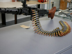  Nr._W25_2_Deko-Maschinengewehr__30_Euro.JPG