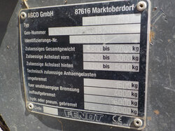  Nr._22_05_Traktor_Fendt_210_Vario_Mindestgebot_35.000_Euro.JPG