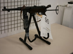  Nr._W90_1_Softair-Maschinenpistole_MP_German__Kal._4_5mm__2_Magazine__50_Euro.JPG