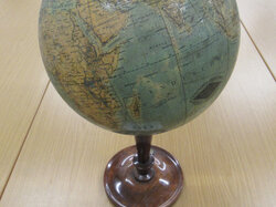Nr._080_Historischer_Globus__beschädigt_Mindestgebot_20_Euro.JPG