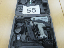 Nr._055_Hitachi_Nagelgerät_im_Koffer_Mindestgebot_40_Euro.JPG