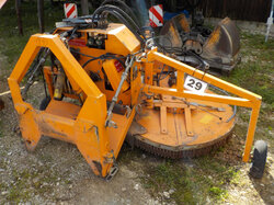  Nr._29_1_Randstreifenmäher_Doppstadt_DRM_120_Mindestgebot_800_Euro.JPG