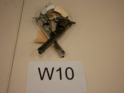  Nr._W10_zwei_Deko-Revolver__10_Euro.JPG
