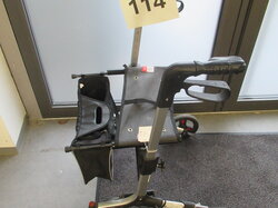 Nr._114_Rollator__Mindestgebot_10_Euro.JPG