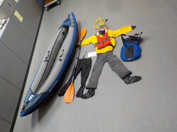  Nr._092_Schlauchboot_mit_Ausrüstung_Mindestgebot_150_Euro_01.JPG