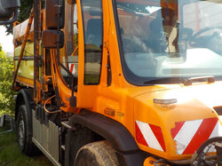 Nr._81_10_Unimog_U_530_mit_Mähgerät_Mulag_MKM_700_u_Schneepflug_Beilhack_u_Streuer_Küpper_Weisser_Mindestgebot_38000_Euro.JPG