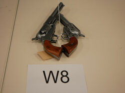  Nr._W08_zwei_Deko-Revolver__10_Euro.JPG