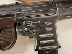  Nr._W90_3_Softair-Maschinenpistole_MP_German__Kal._4_5mm__2_Magazine__50_Euro.JPG