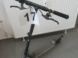 Nr._017__1_E-Scooter__gebraucht__Kabelschaden__Mindestgebot_20_Euro.JPG