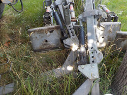 Nr._81_05_Unimog_U_530_mit_Mähgerät_Mulag_MKM_700_u_Schneepflug_Beilhack_u_Streuer_Küpper_Weisser_Mindestgebot_38000_Euro.JPG