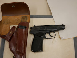  Nr._W69_3_Halbutomatische_Pistole_Makarov___Kal._4mm__2_Magazine__30_Euro.JPG