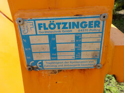  Nr._26_3_Schaufel_Flötzinger_Typ_FSA_mit_hydraulischer_Ansteuerung_für_Stapler_Mindestgebot_250_Euro.JPG