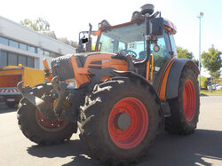  Nr._22_01_Traktor_Fendt_210_Vario_Mindestgebot_35.000_Euro.JPG