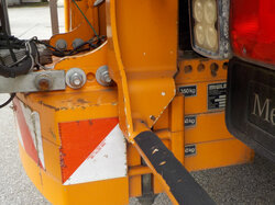  Nr._04_17_Unimog_U530_mit_Anbaugeräten_Mindestgebot_58.500_Euro.JPG