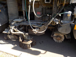  Nr._01_05_LKW_Daimler_Benz_mit_Aufbaukehrmaschine_Bucher_Schörling_Mindestgebot_25.000_Euro.JPG