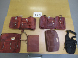 Nr._123_Ledertaschen___1x_Umhängetasche_Mindestgebot_50_Euro.JPG