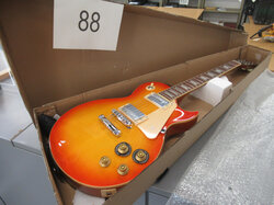  Nr._088__E-Gitarre_Harley_Benton__neuwertig__Mindestgebot_200_Euro_01.JPG