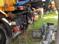 Nr._81_03_Unimog_U_530_mit_Mähgerät_Mulag_MKM_700_u_Schneepflug_Beilhack_u_Streuer_Küpper_Weisser_Mindestgebot_38000_Euro.JPG