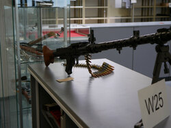  Nr._W25_3_Deko-Maschinengewehr__30_Euro.JPG