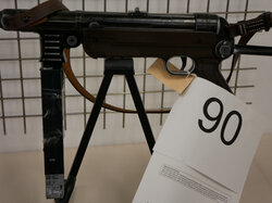 Nr._W90_2_Softair-Maschinenpistole_MP_German__Kal._4_5mm__2_Magazine__50_Euro.JPG